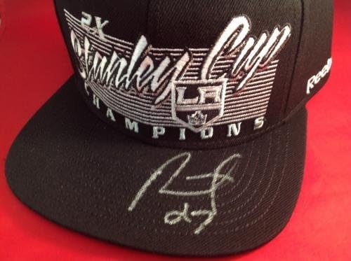Alec Martinez İmzalı Reebok 2X Stanley Kupası Şampiyonlar Kap Şapka PSA / DNA 6A44191-İmzalı NHL Şapkalar
